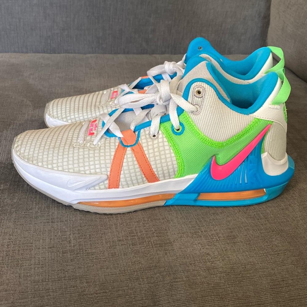 Lebron Witness VII Basketball shoes